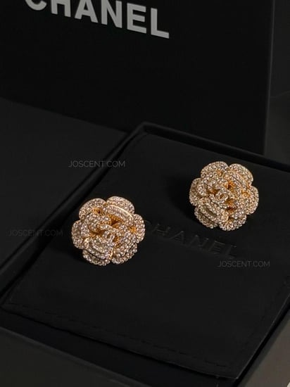 أقراط زهرة شانيل المرصعة