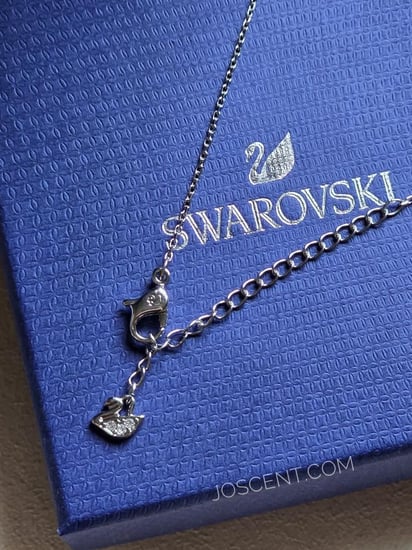 عقد نسائي فاخر من سواروفسكي بحجر أزرق متألق