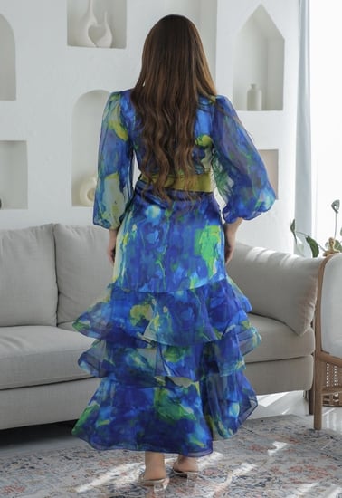 فستان انيق بحزام على الخصر  وقصه مميزة لون واحد