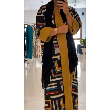 Embroidered linen abaya