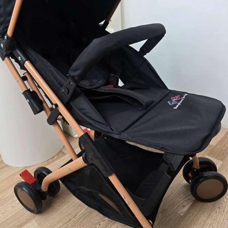 عربة أطفال أنيقة بتصميم مميز