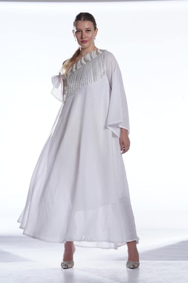 لنن ابيض طبيعي مع كلفة مشكوكة من الشك اليدوي والخرز والكرستال