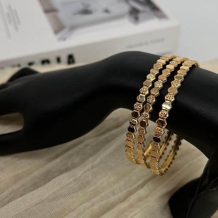 غوايش ذهب شومية انيقة عيار 21 بوزن 7,4 جرام