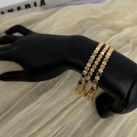 اساور شومية - غوايش ذهب انيقة عيار 21 بوزن 7,4 جرام