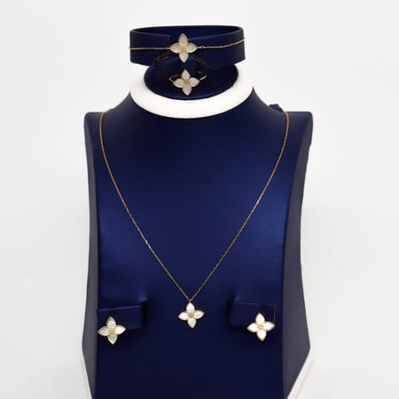 طقم ذهب روبيرتو كوين عيار 18 بوزن 4,8 جرام