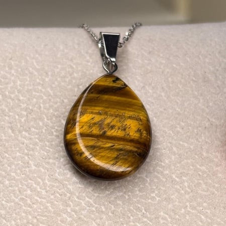 قلادة من حجر عين النمر الطبيعي