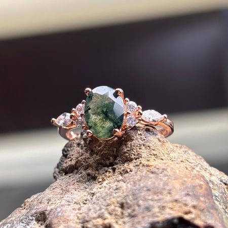 خاتم من حجر العقيق الطبيعي الأخضر  الطبيعي