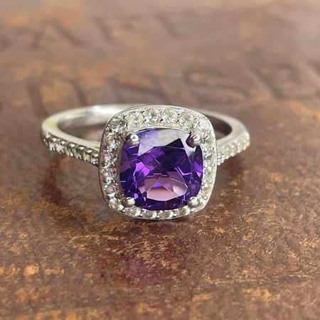 خاتم فضة من حجر الجمشت (الاماثيست) الطبيعي