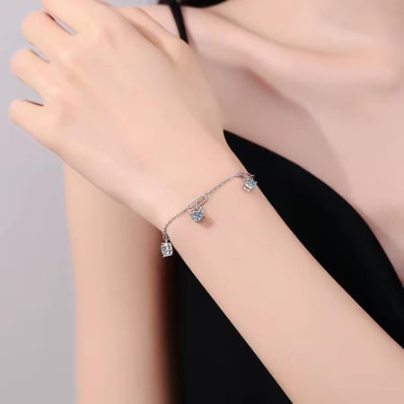 اسوارة ( Diamond Triplets )