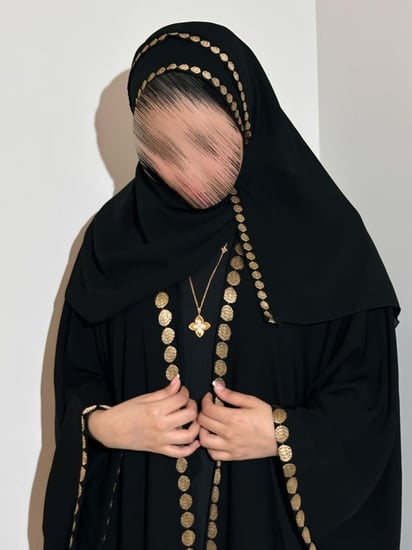 عباية هياء عباية بشت نسائي كريب ملكي بتطريز ذهبي فاخر