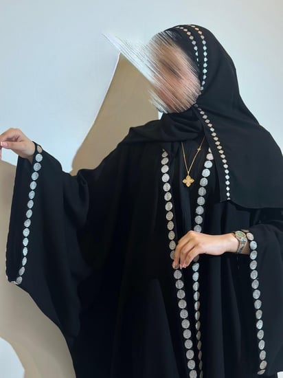 عباية هياء عباية بشت نسائي كريب ملكي بتطريز ذهبي فاخر