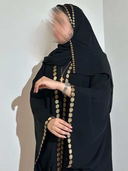 عباية هياء عباية بشت نسائي كريب ملكي بتطريز ذهبي فاخر