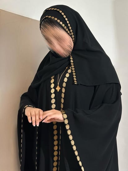 عباية هياء عباية بشت نسائي كريب ملكي بتطريز ذهبي فاخر
