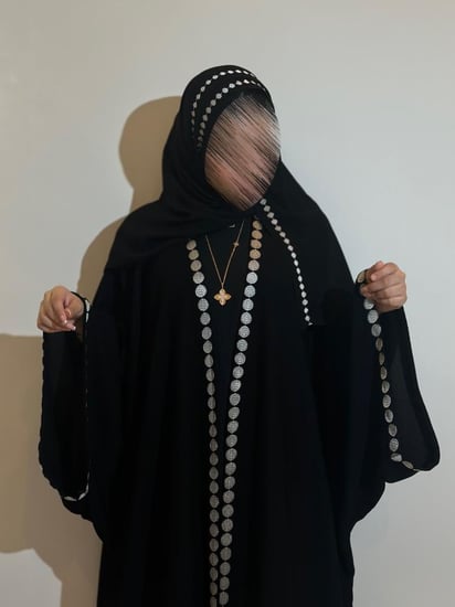 عباية هياء عباية بشت نسائي كريب ملكي بتطريز ذهبي فاخر