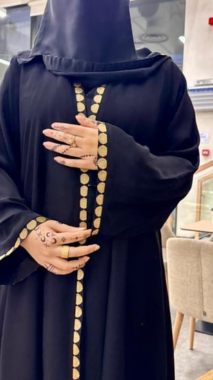 عباية هياء عباية بشت نسائي كريب ملكي بتطريز ذهبي فاخر