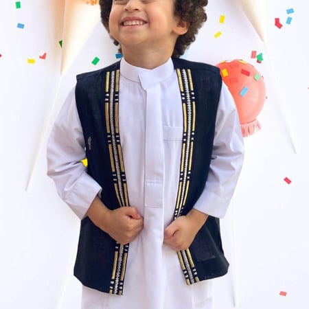 ثوب و سديري العيد - أسود و ذهبي