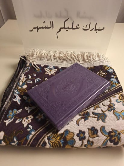 سجاده مع مصحف