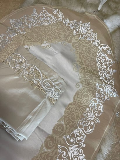 شرشف صلاة ناعم بارد  (مرد-لف) شرشف صلاة متصل بطرحه مطرزة خامة الشرشف:قطن مع سجادة مطرزه مبطنه بقماش ممتاز