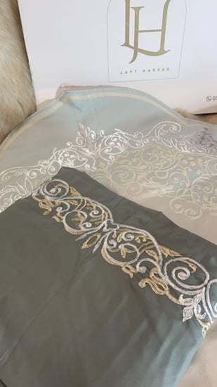 شرشف صلاة ناعم بارد  (مرد-لف) شرشف صلاة متصل بطرحه مطرزة خامة الشرشف:قطن مع سجادة مطرزه مبطنه بقماش ممتاز