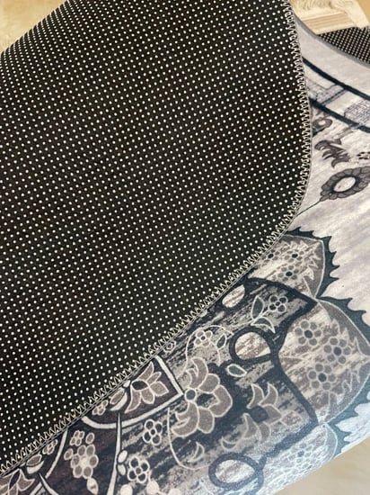 سجادة صلاة فاخرة شكل محراب مخمل غير مبطنه حجمها كبيره مقاس 120*80