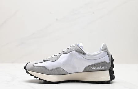 New Balance 327