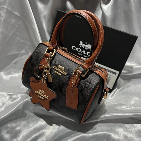 حقيبة نسائية من COACH
