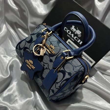 حقيبة نسائية من COACH