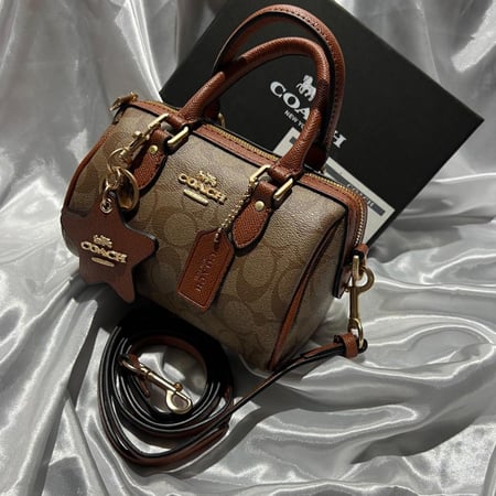 حقيبة نسائية من COACH