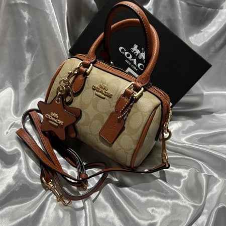 حقيبة نسائية من COACH