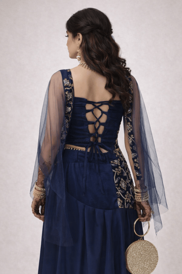 لبس هندي فاخر باللون الكحلي بتطريز ذهبي ملكي