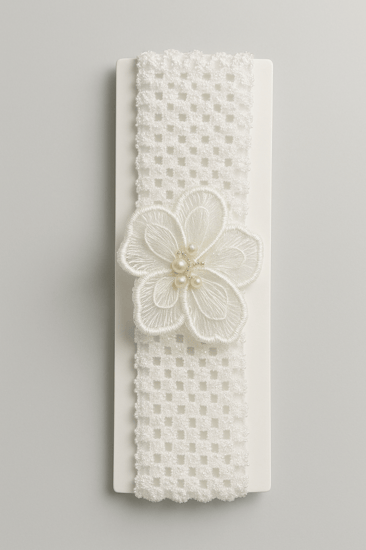 ربطة رأس مواليد دانتيل أبيض بوردة مطرزة ولؤلؤ فاخر