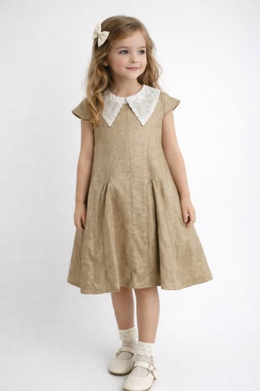 فستان بناتي ذهبي راقٍ بياقة دانتيل أنيقة وقصة واسعة