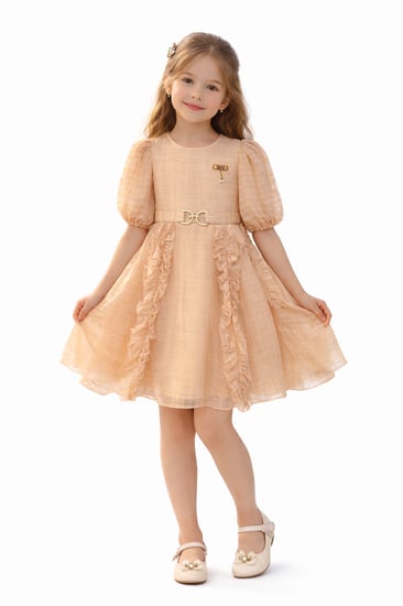 فستان بناتي أنيق بتفاصيل كشكش راقية وحزام ذهبي فاخر