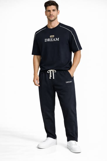 طقم رجالي رياضي عصري بطابع شبابي مميز