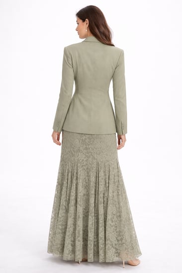 طقم رسمي نسائي أنيق بلون زيتي ناعم بتفاصيل راقية
