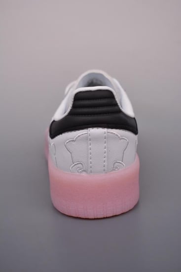 Hello kitty x adidas trainer