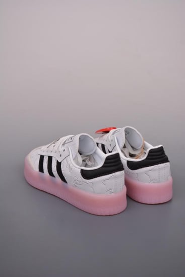 Hello kitty x adidas trainer