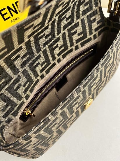 Fendi classic baguette