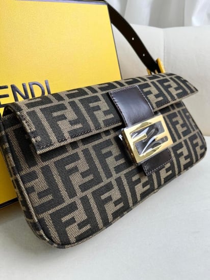Fendi classic baguette