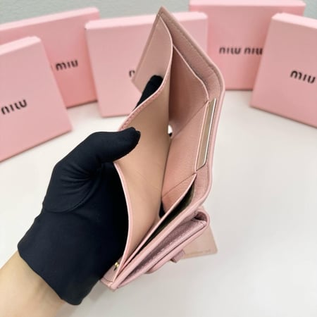 Miumiu lil bow wallet