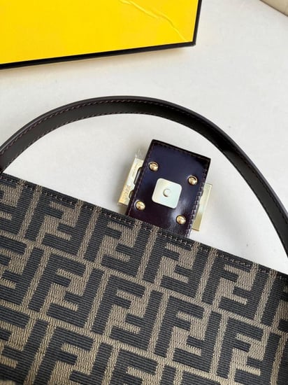 Fendi classic baguette