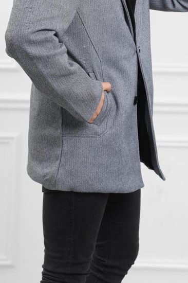 معطف بياقة عالية بمظهر صوف