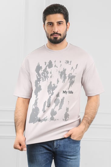 تيشرت رجالي أوفر سايز عصري بطبعات متفرقة على التيشرت من الأمام مع كتابة MY LIFE بمنتصف التيشرت