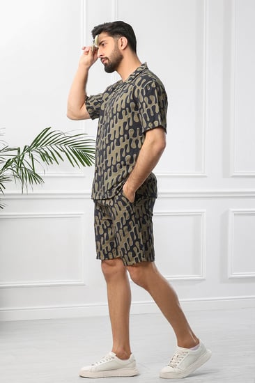 طقم رجالي بحري شورت