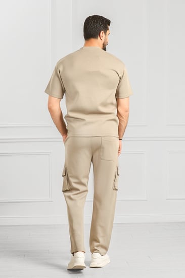 طقم رجالي أوفر سايز نص كم بنطال طويل بجيب جانبية ولون موحد