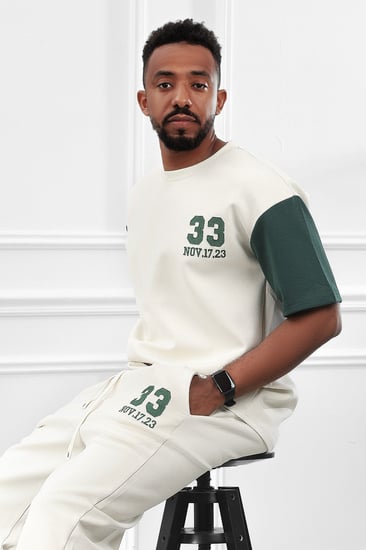 طقم رجالي اوفر سايز مكون من تيشرت بطبعة و بنطال