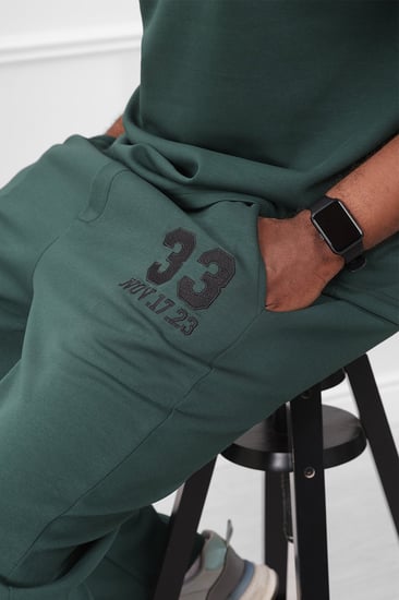 طقم رجالي اوفر سايز مكون من تيشرت بطبعة و بنطال