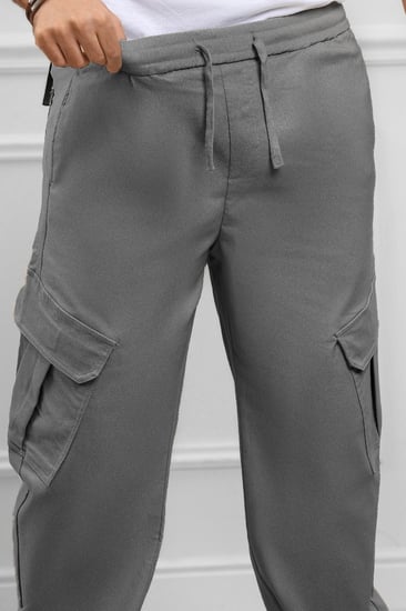 بنطلون رجالي بجيوب جانبية بقصة واسعة