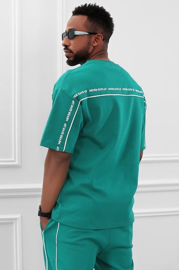 طقم رجالي اوفر سايز مكون من تيشرت و بنطال