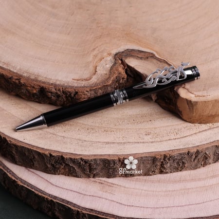 قلم مع تفصيل الاسم فضة مطلي على حسب الطلب